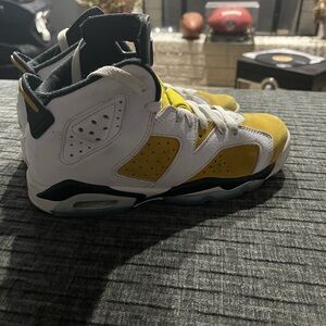 Kids White and Gold Jordan 6 size 4.5Y
